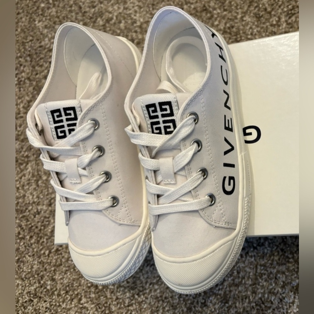 Givenchy Sneakers ‼️